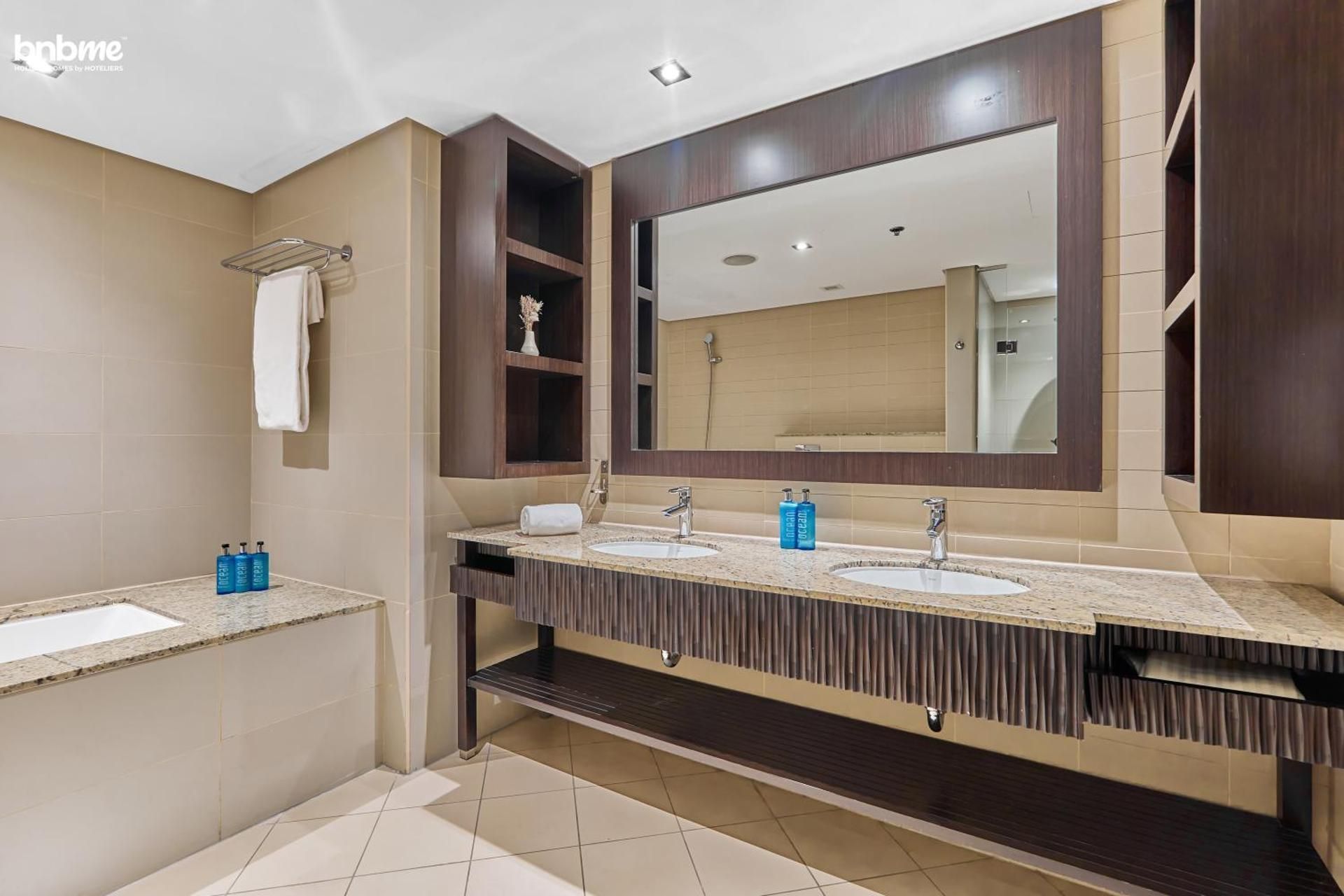 Two-Bedroom Deluxe Apartment with Balcony