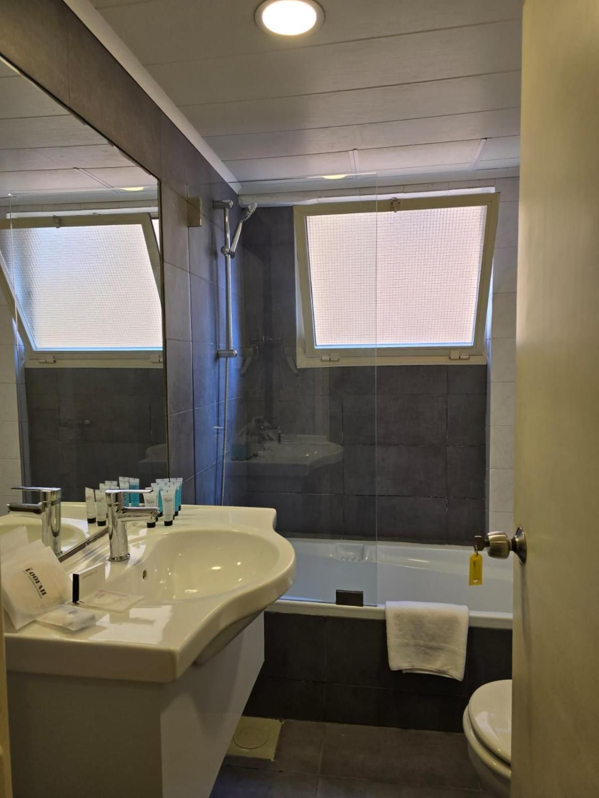 Manara Riva Suites Standard Twin Room 3