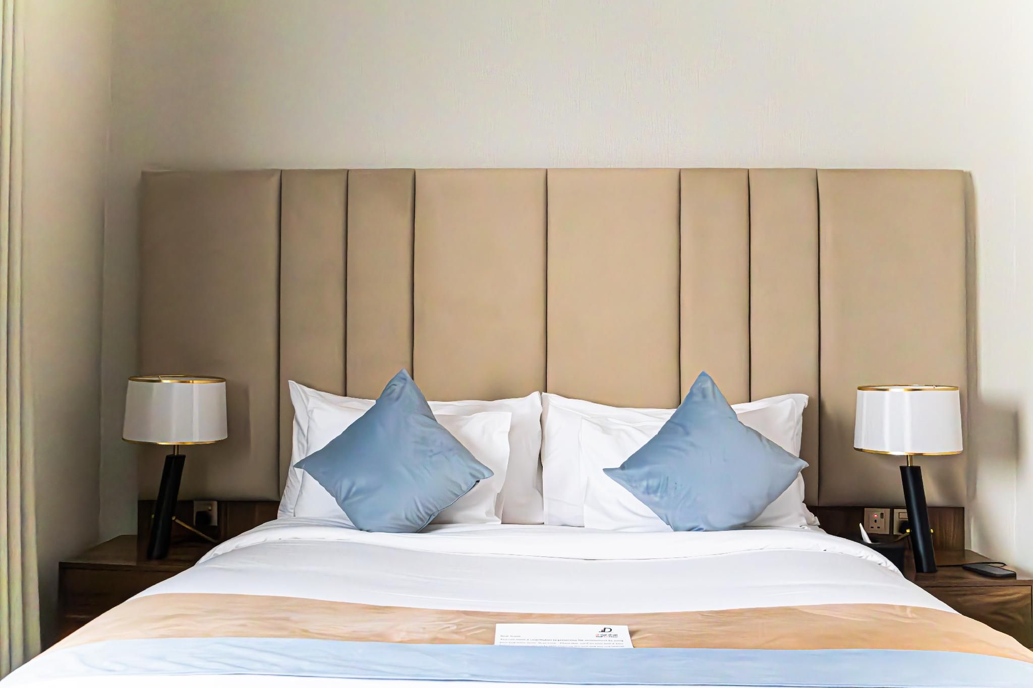 Deluxe Suite - 1 Queen Bed, Sofa Sleeper