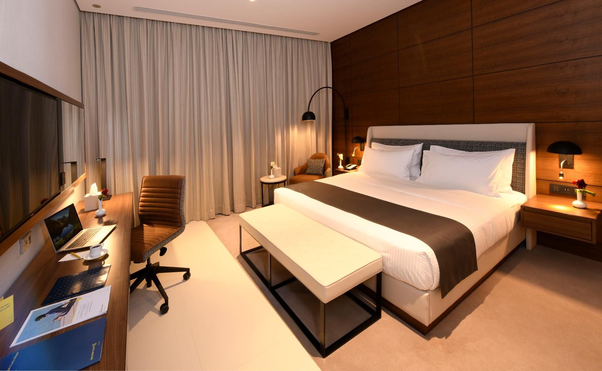 Deluxe Room - 1 King Bed