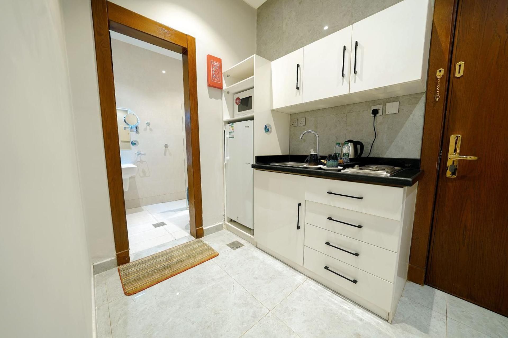 شقه ( غرفه نوم + صاله + مطبخ كامل)