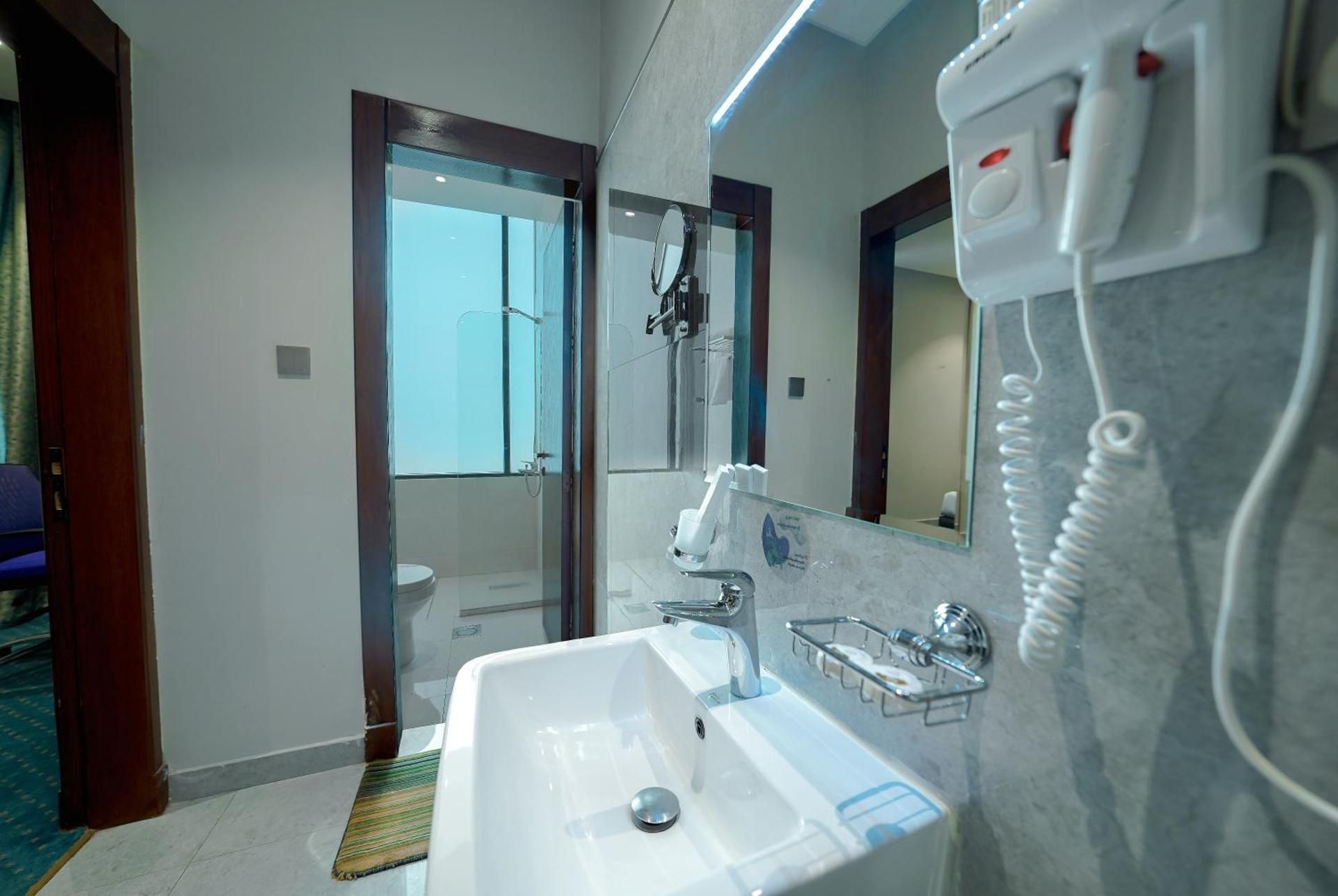 شقه ( غرفتين نوم + صاله + مطبخ ) حمام واحد