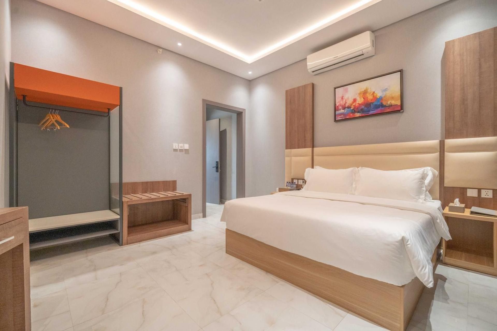 Standard Queen Room