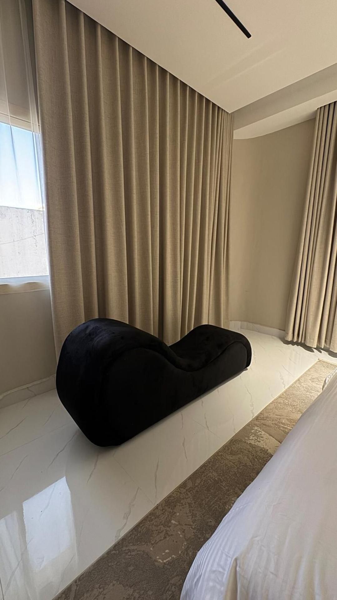 Elegant apt – 5 min airport, near Mall Arabia One-Bedroom Apartment 3