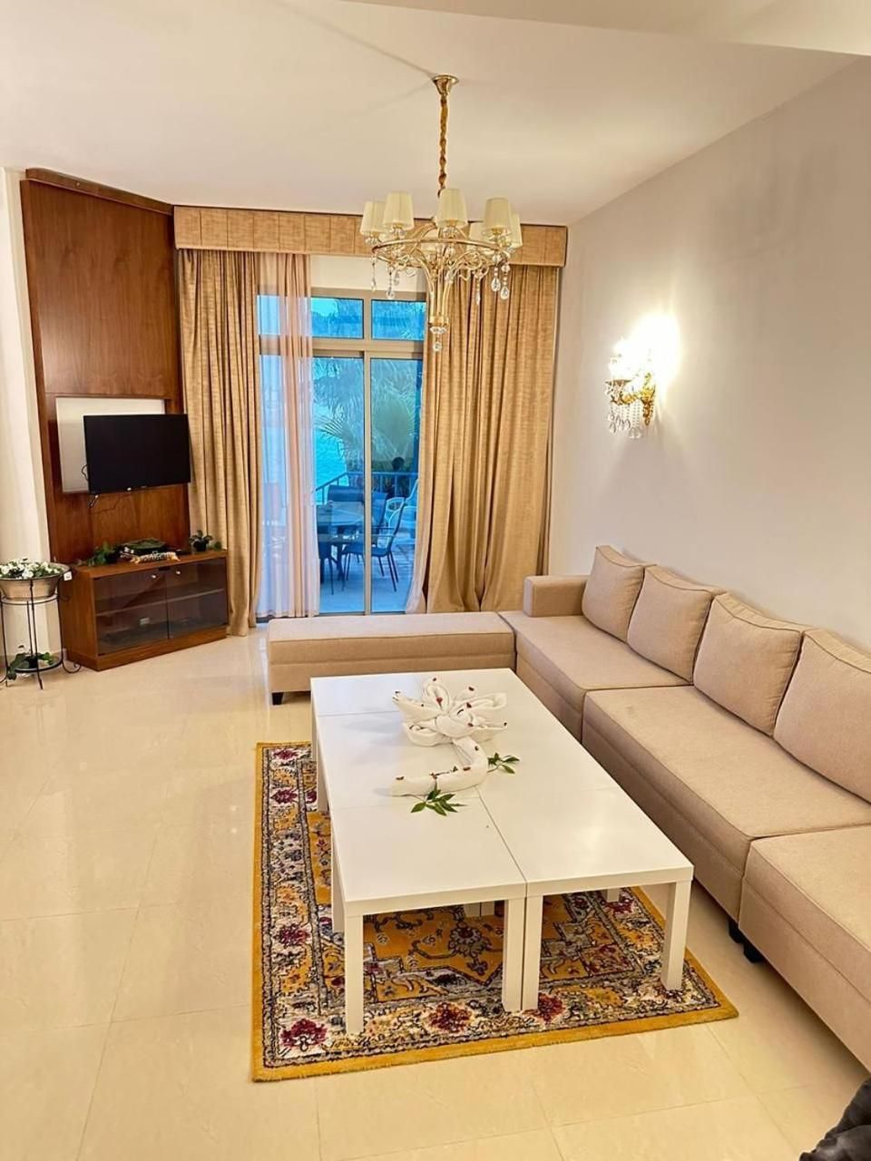 5 bedroom villa with private pool and beach