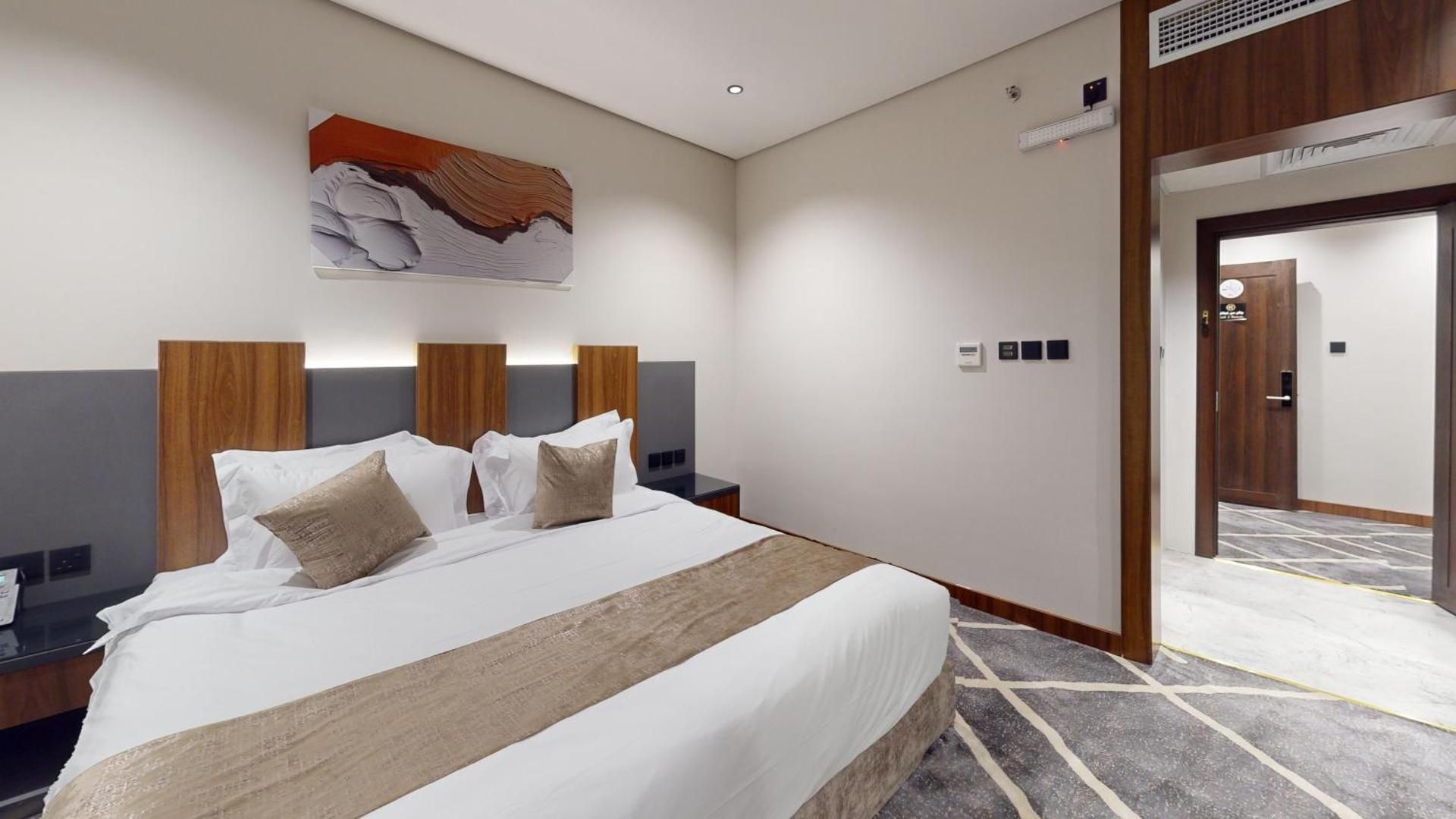 Deluxe King Suite