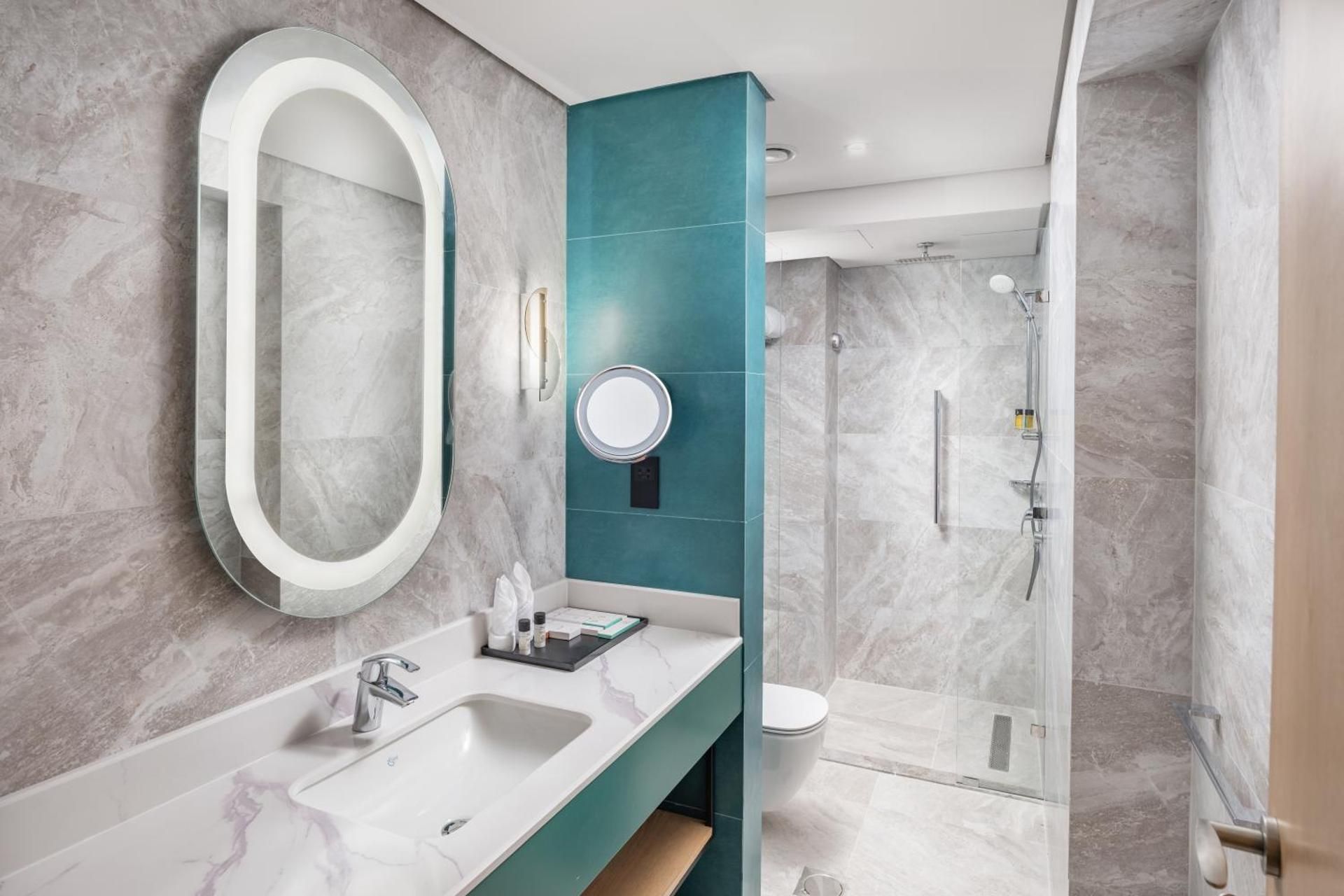 Deluxe Family Suite with Haram View and Maid Room