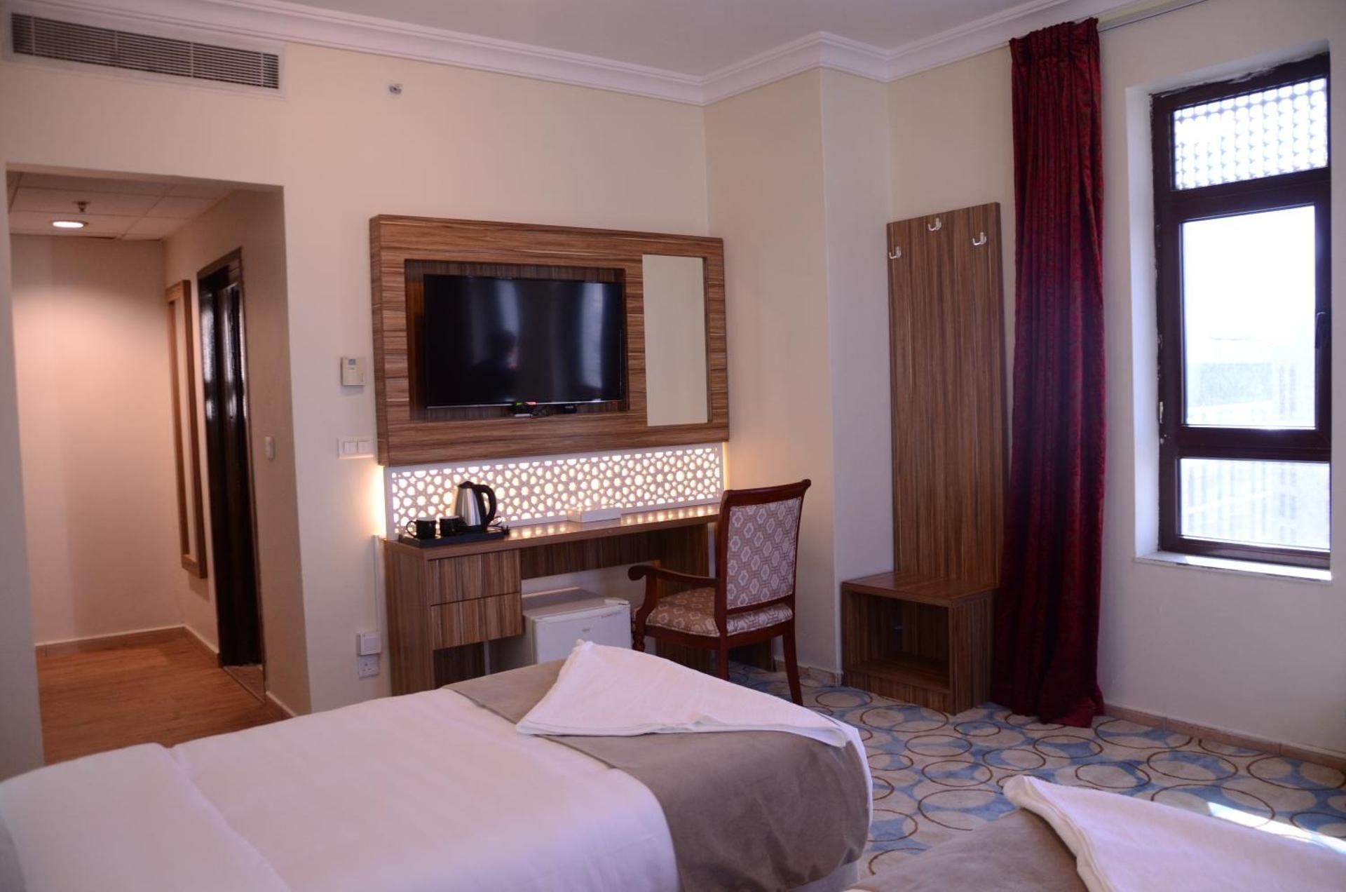 Artal Al Alami Hotel Quadruple Room 2