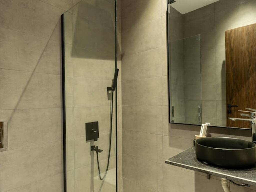 One-Bedroom Hotel