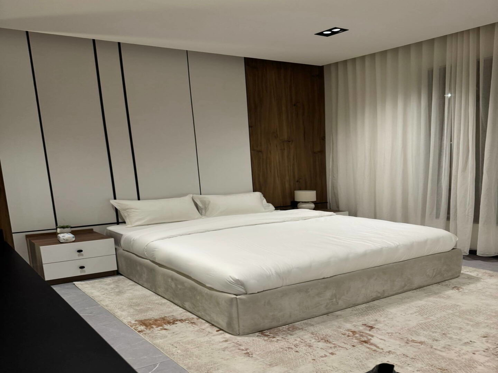 One-Bedroom Hotel