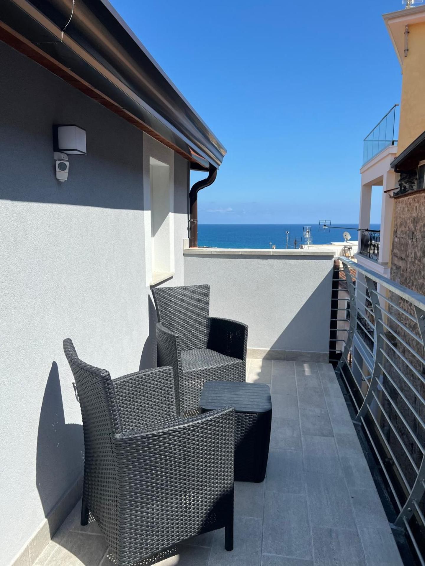Deluxe Double Room with Balcony and Sea View