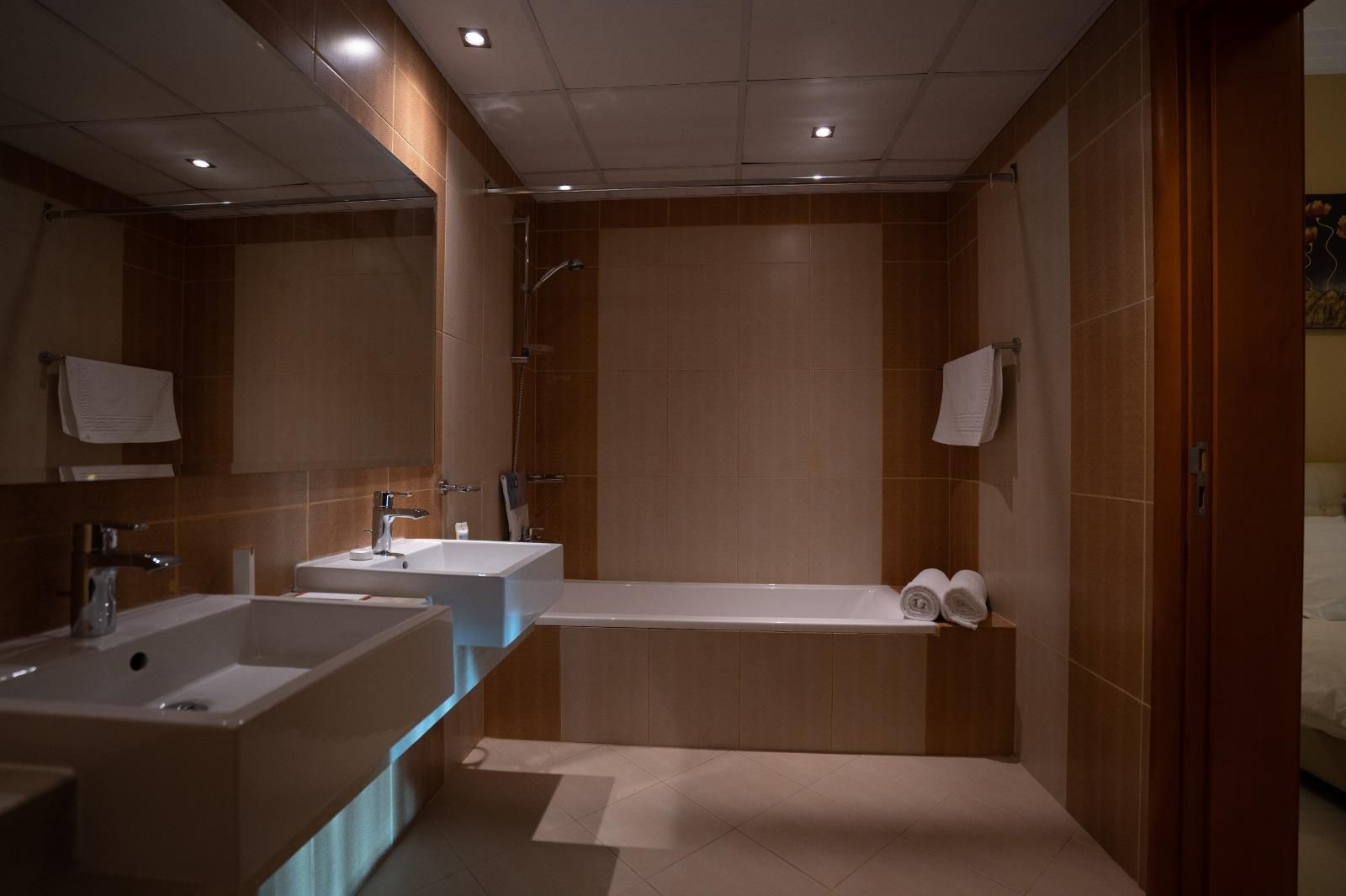 Al Liwan Residence Three Bedroom Apartment 2