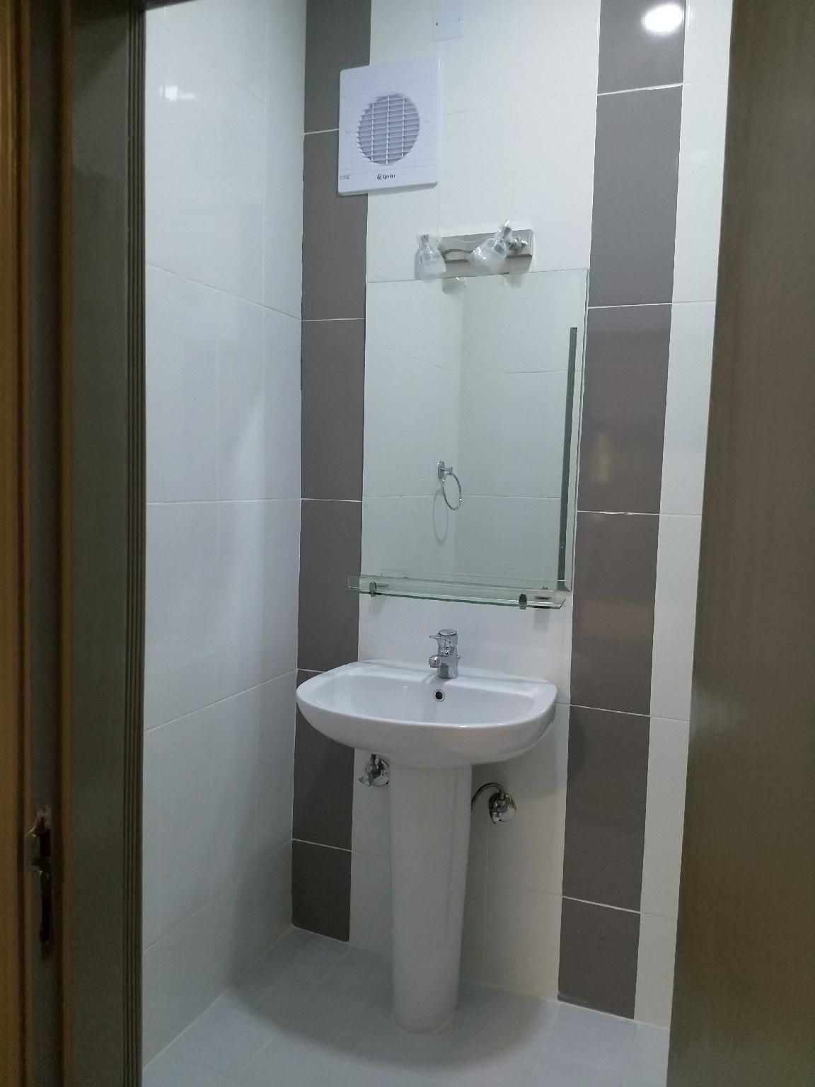 Sovereign Hotel - Marriage Certificate Required Single 3