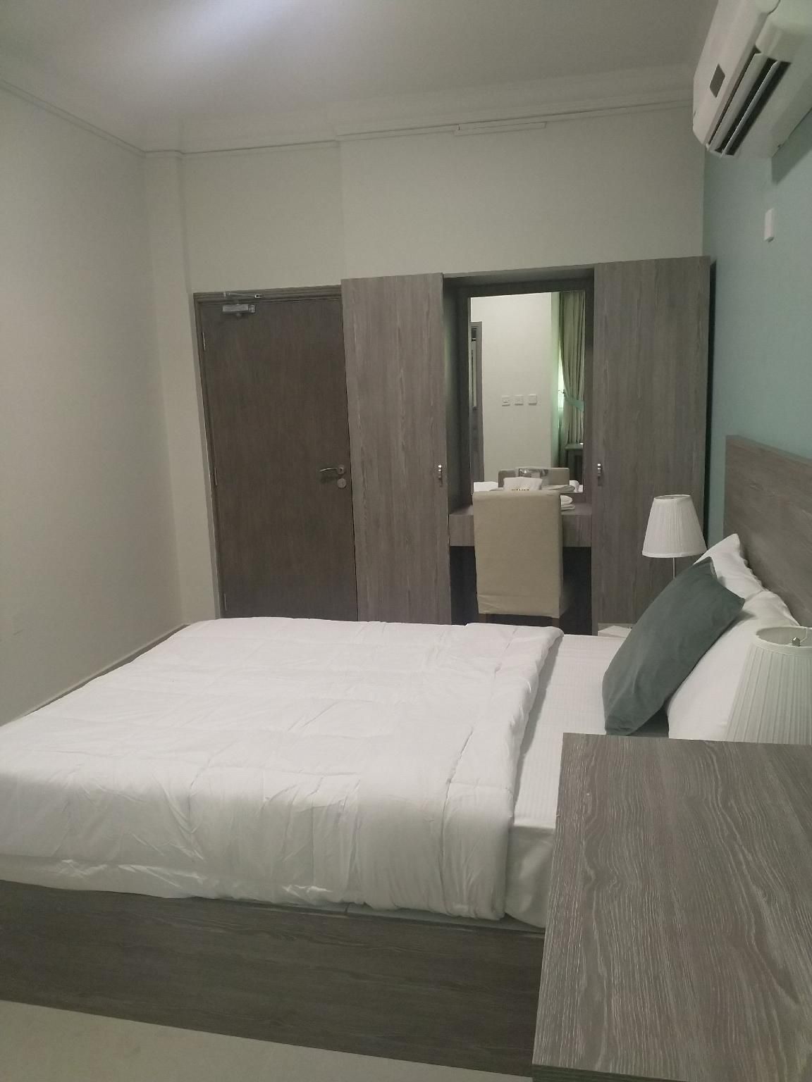 Sovereign Hotel - Marriage Certificate Required Single 2