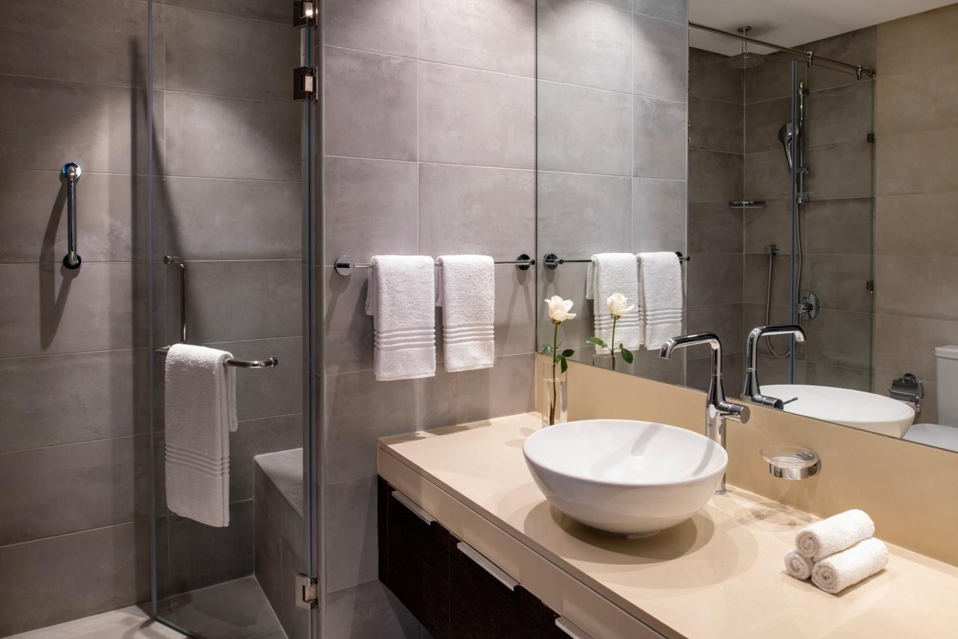 Deluxe, 1 Bedroom Apartment, 1 King, Balcony