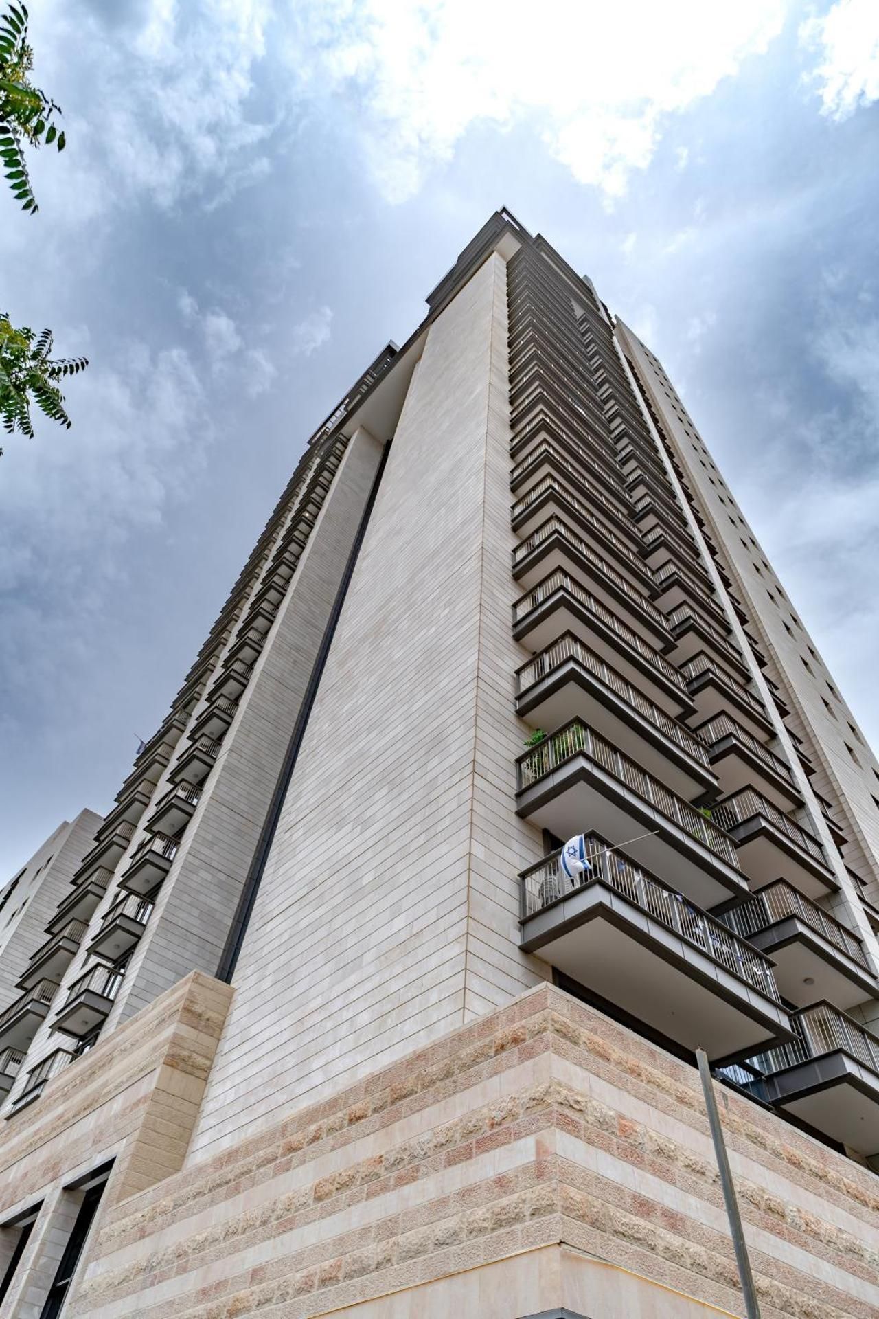 Holysuite Savyon View Tower