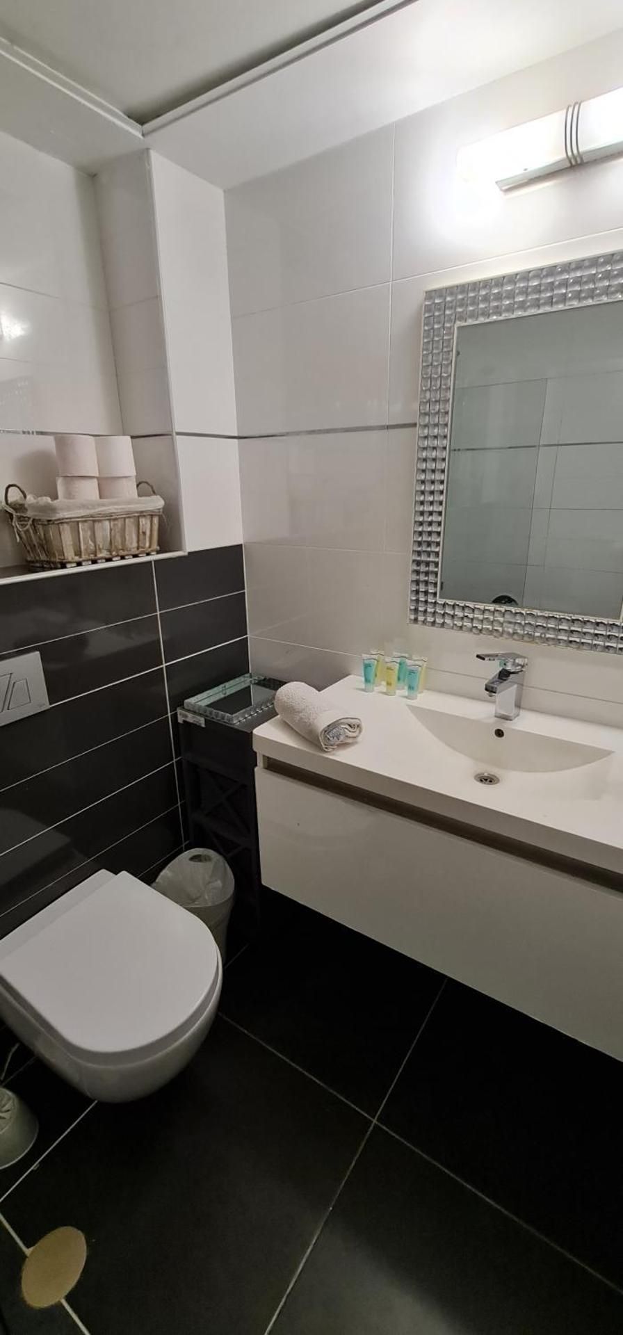 Two-Bedroom Apartment with Private Pool - HaEkaliptus 6 St