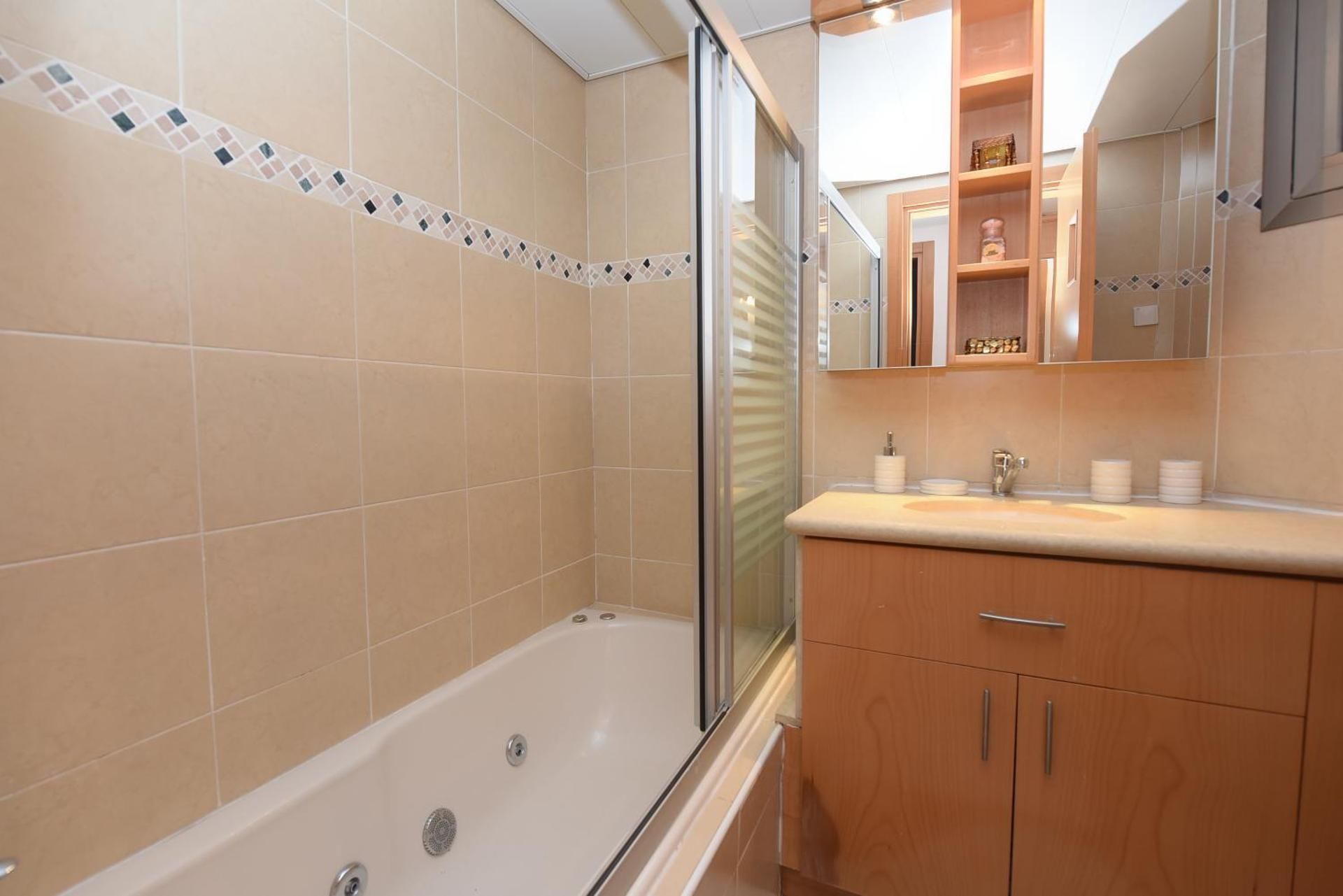 Two-Bedroom Apartment with Jacuzzi - Shoham 2