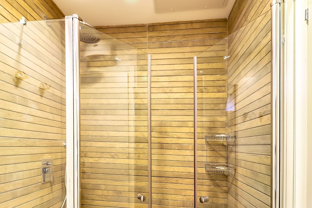 Carmel Boutique Studio, Balcony 5