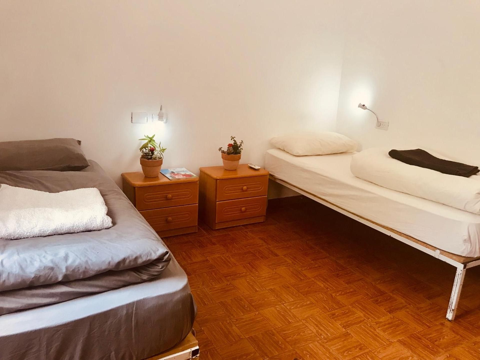 Al Yakhour Hostel Budget Double Room