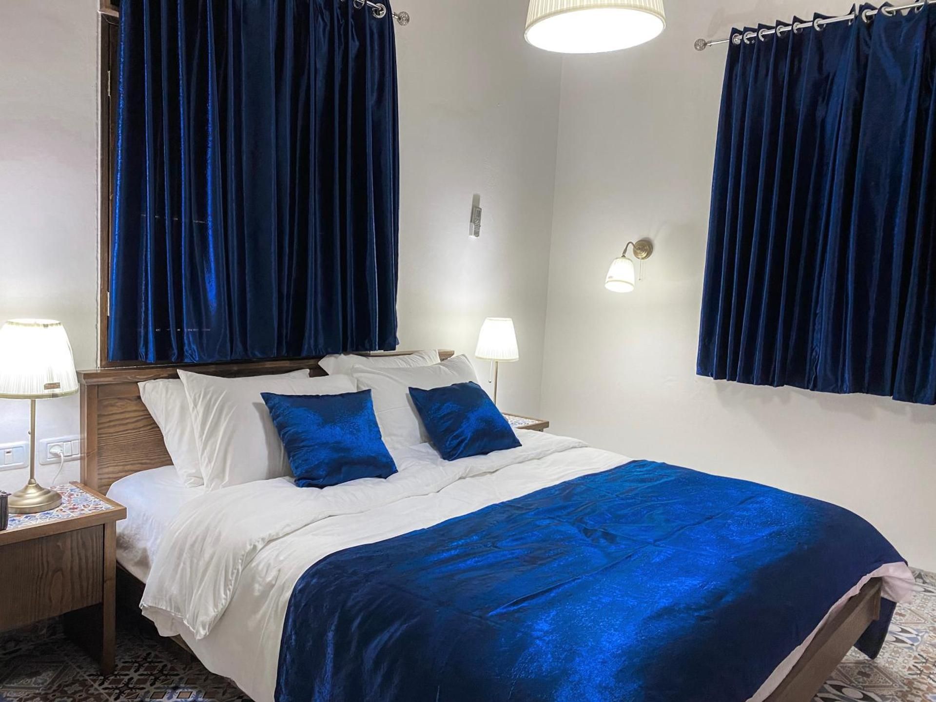 Deluxe Queen Room