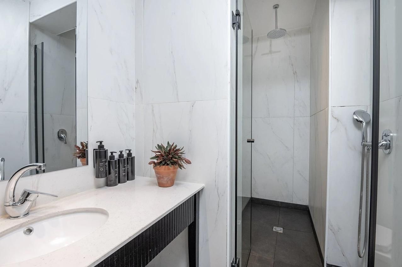 Seven TLV Standard Room 2