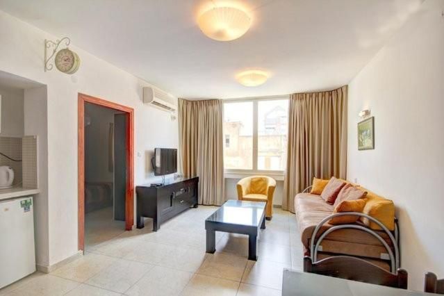 Superior One-Bedroom Apartment - 9 Ezra Hasofer Street