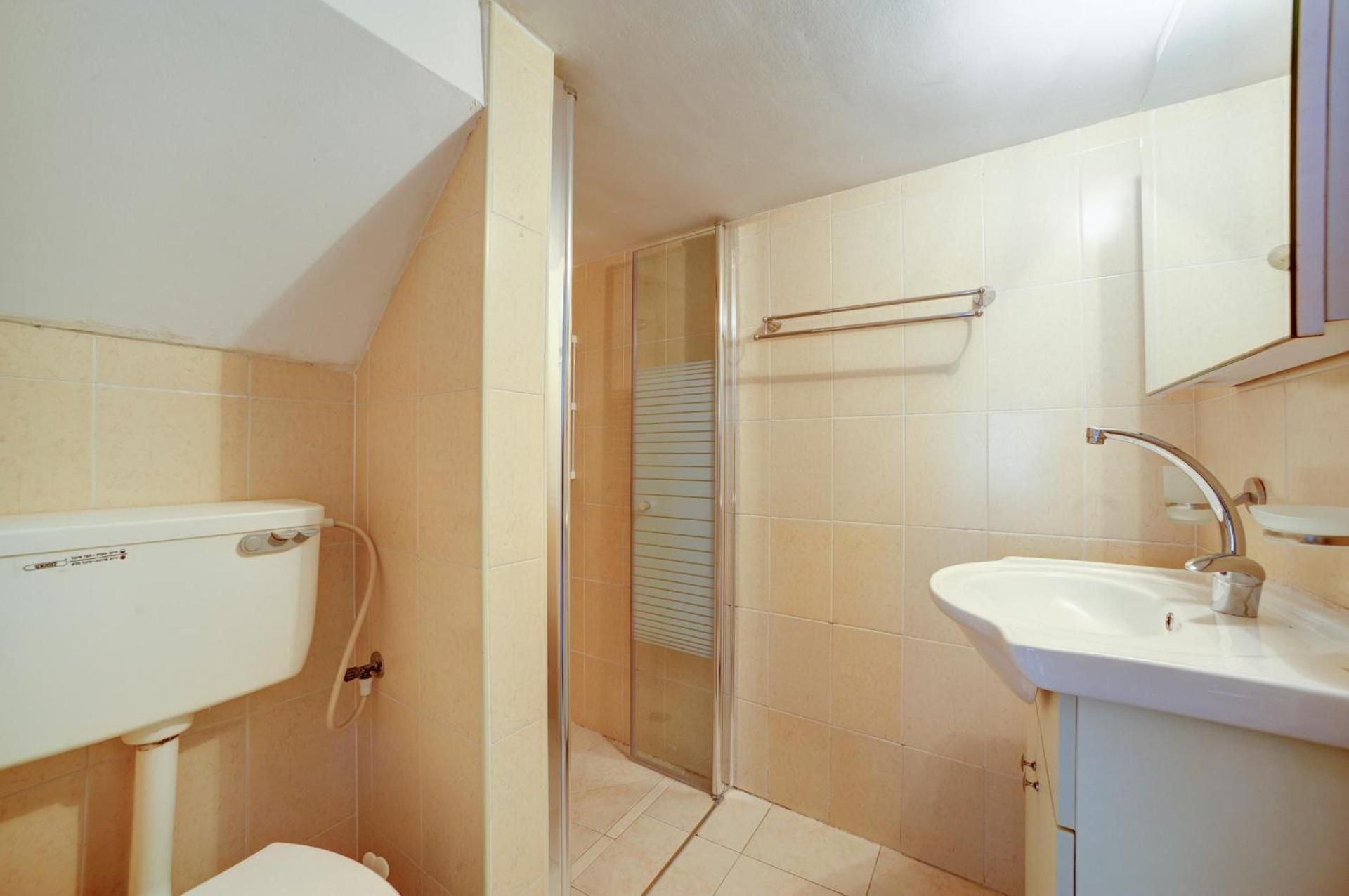 One-Bedroom Apartment with a Living Room And a Garden - 28 Hakovshim Street