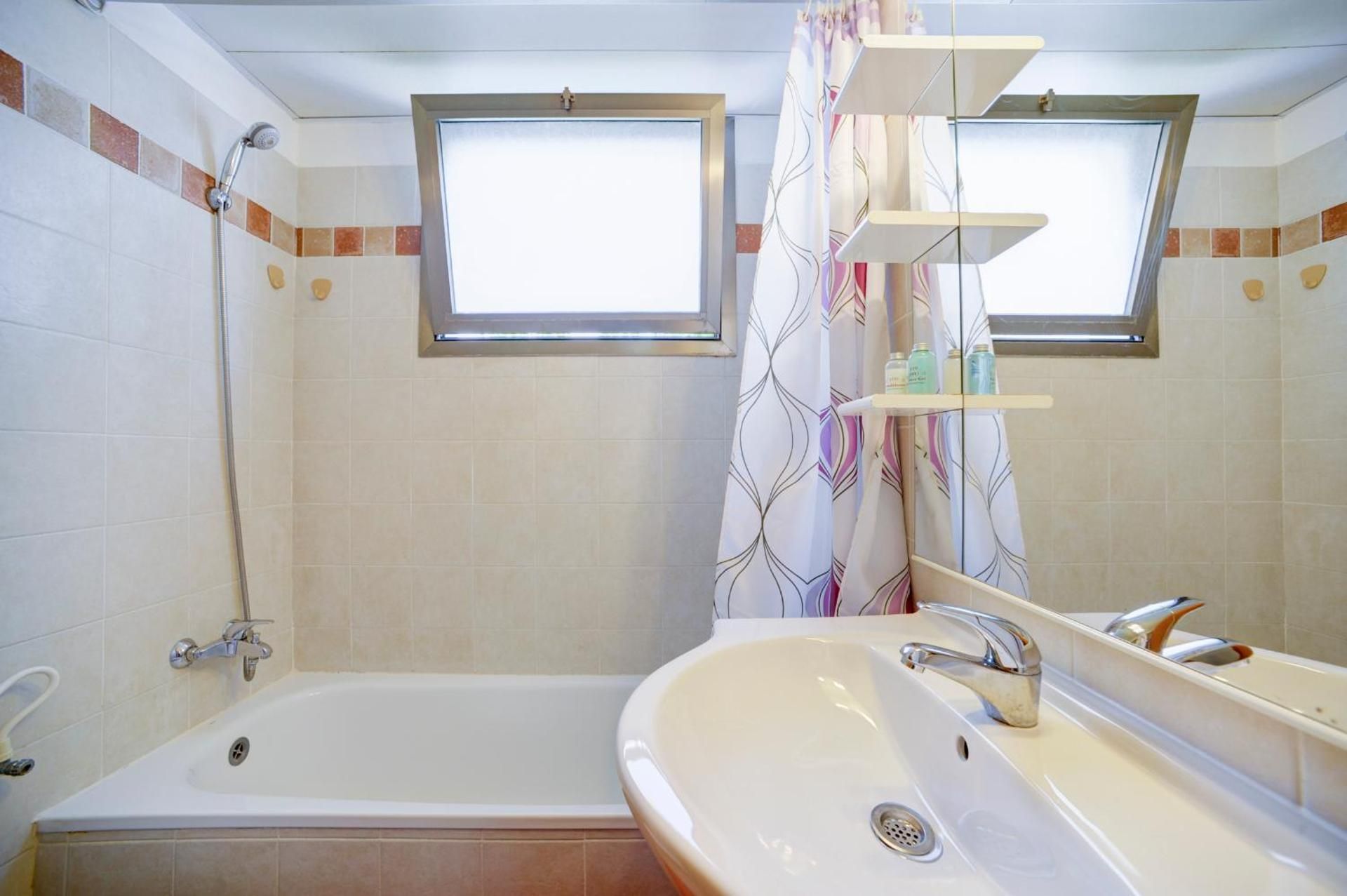 One-Bedroom Apartment West - 20 Nechamya Street