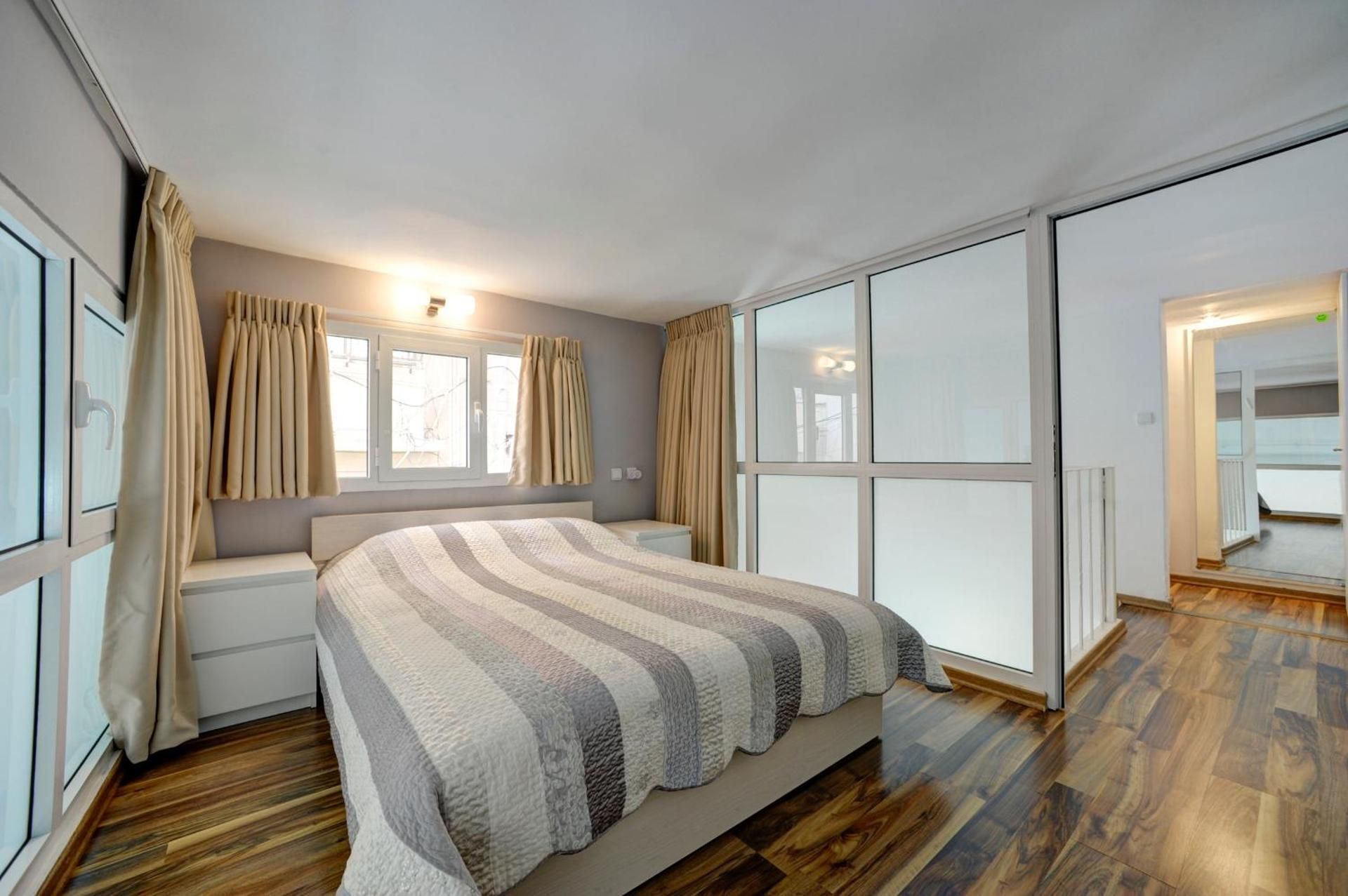 One-Bedroom Apartment with a Living Room And a Garden - 28 Hakovshim Street