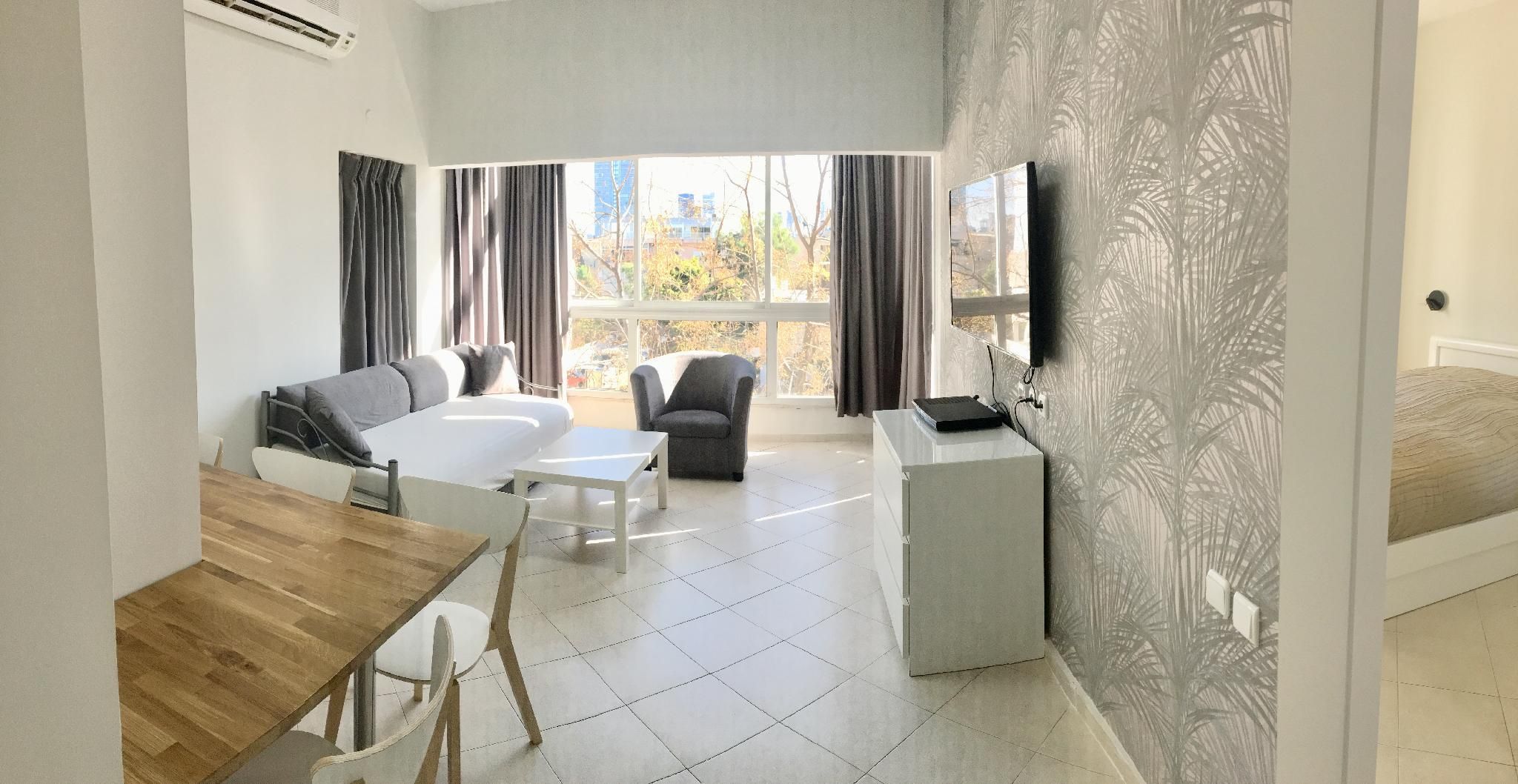 Superior One-Bedroom Apartment - 210 Hayarkon
