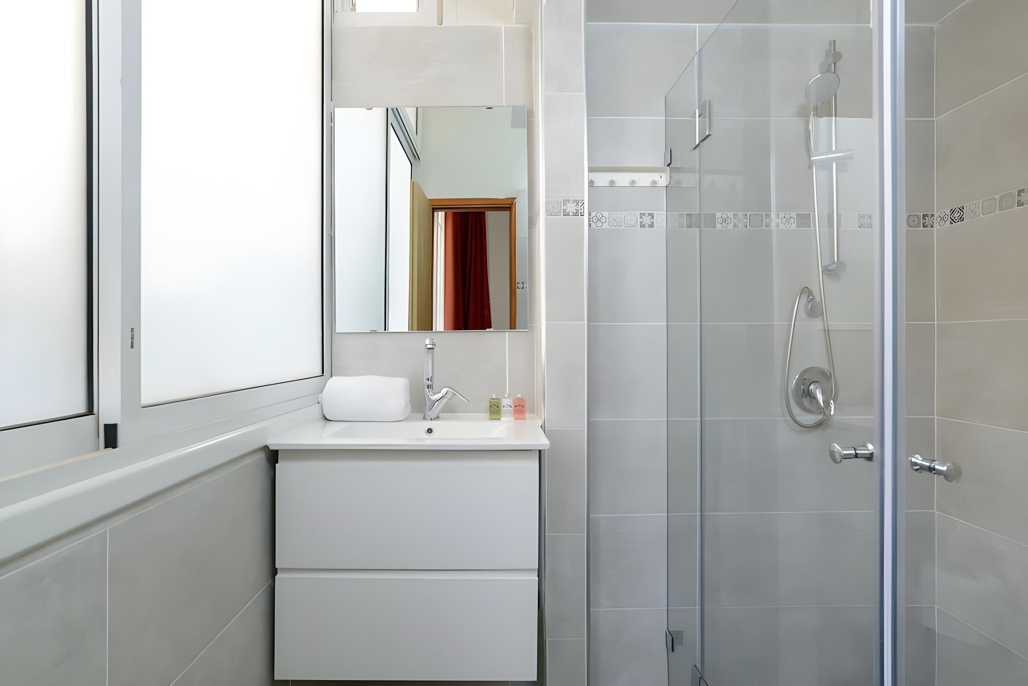One-Bedroom Apartment - 210 Hayarkon