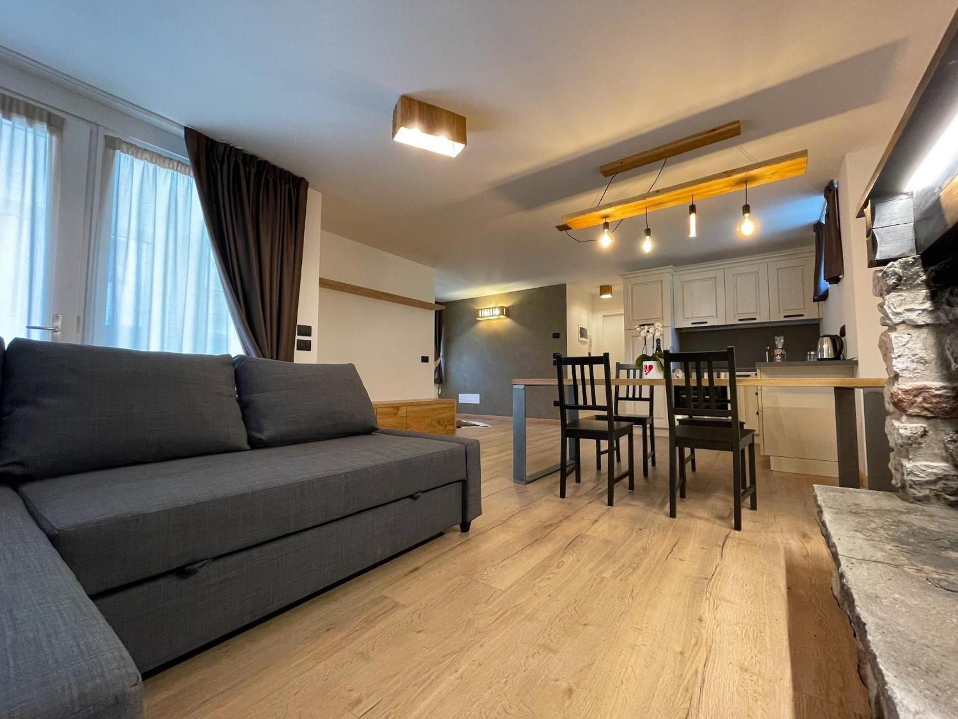 DELUXE APARTMENT