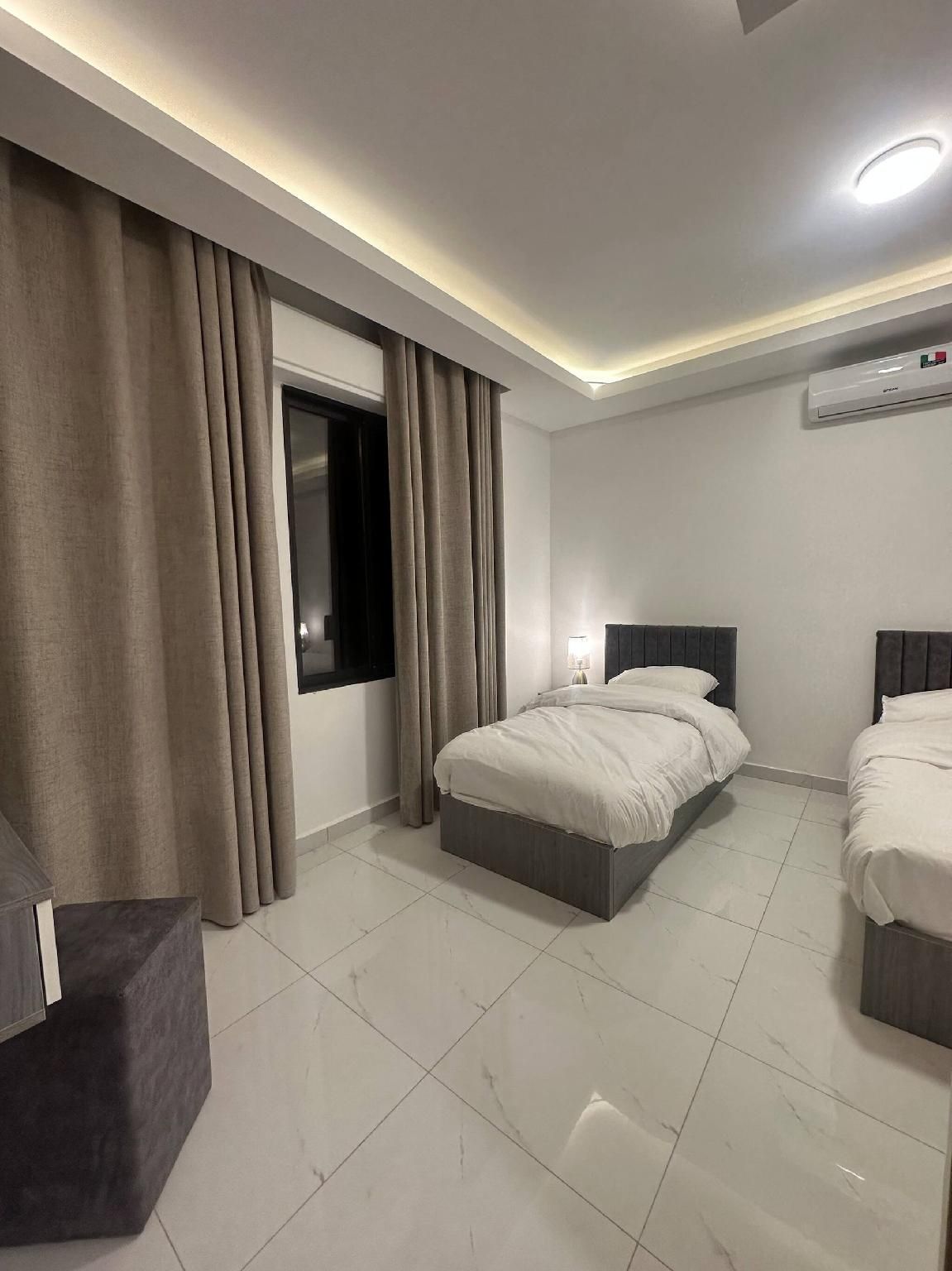 apartment - entire house or apartment