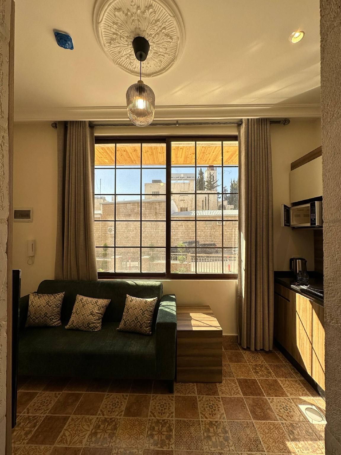 apartment - entire house or apartment