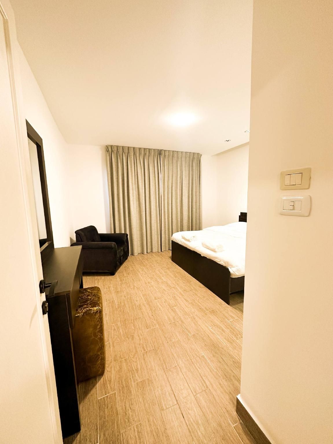 apartment - entire house or apartment