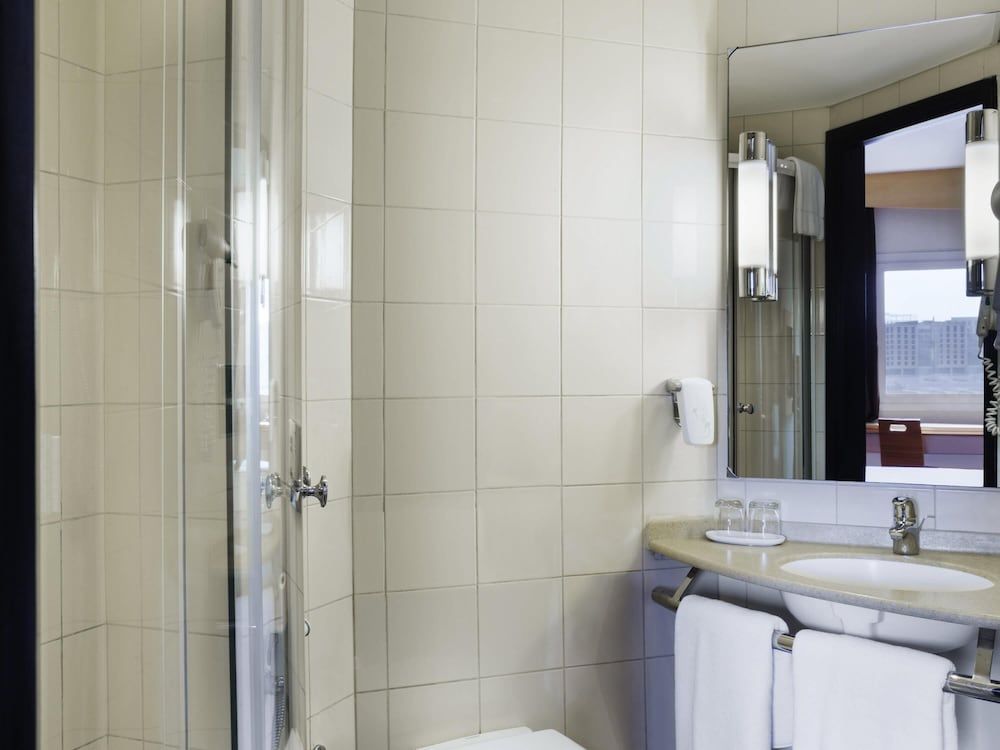 ibis Muscat Superior Double Room, 1 Double Bed 9