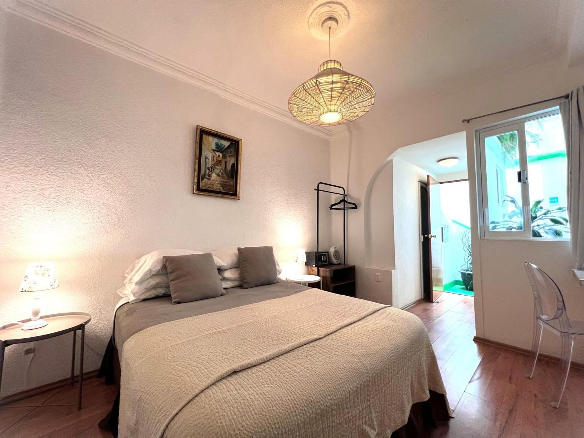 Standard Queen Room