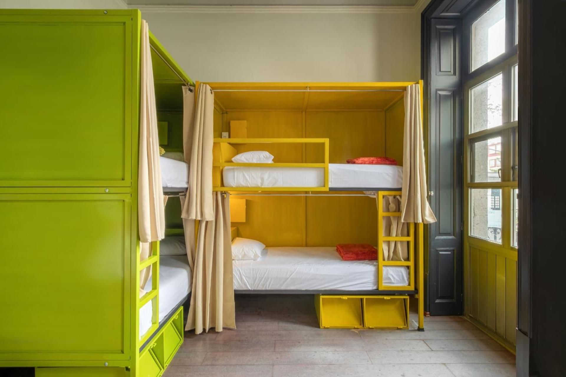 Bunk Bed in Mixed Dormitory Room