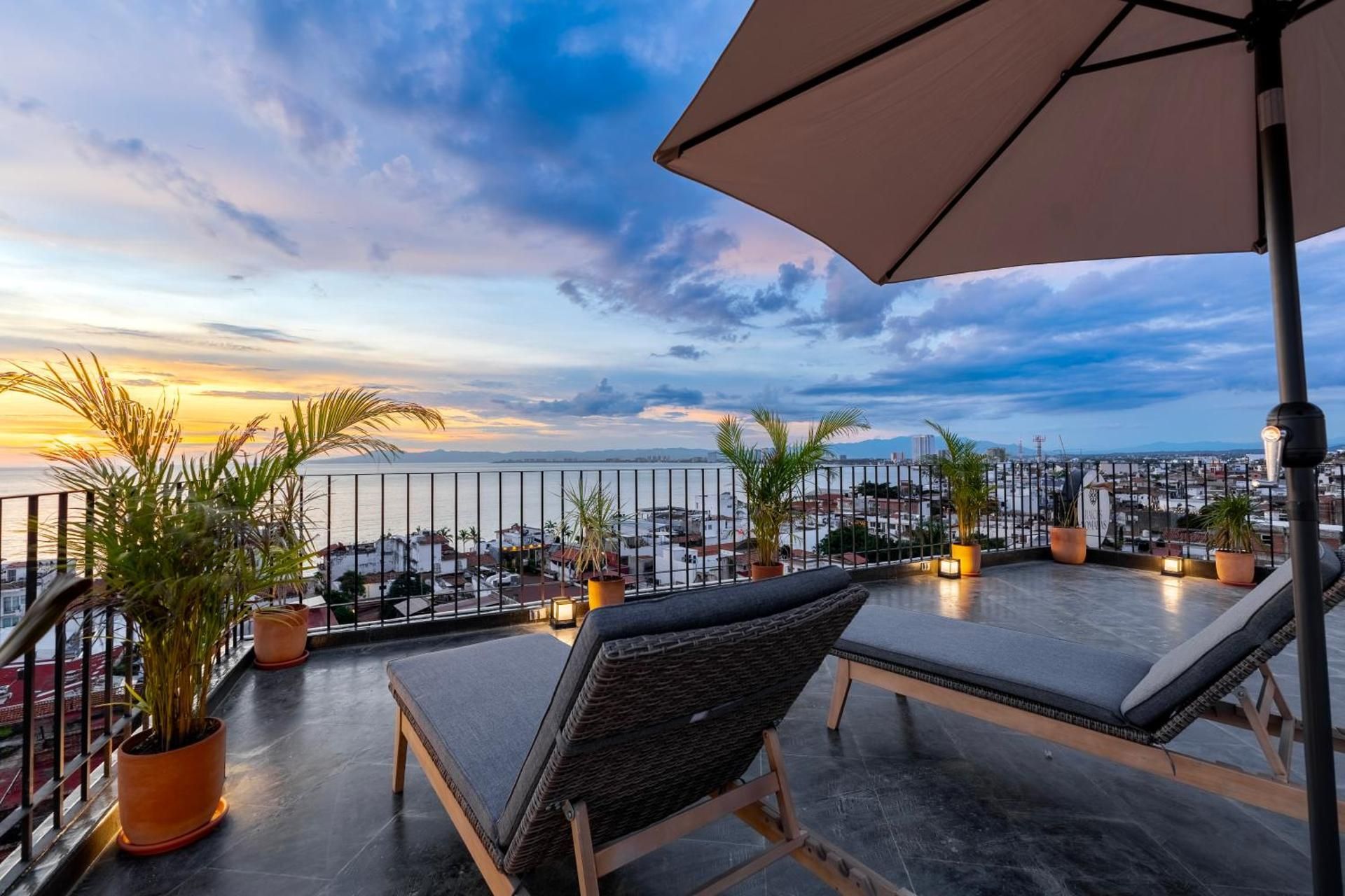 Deluxe Suite with Sea View