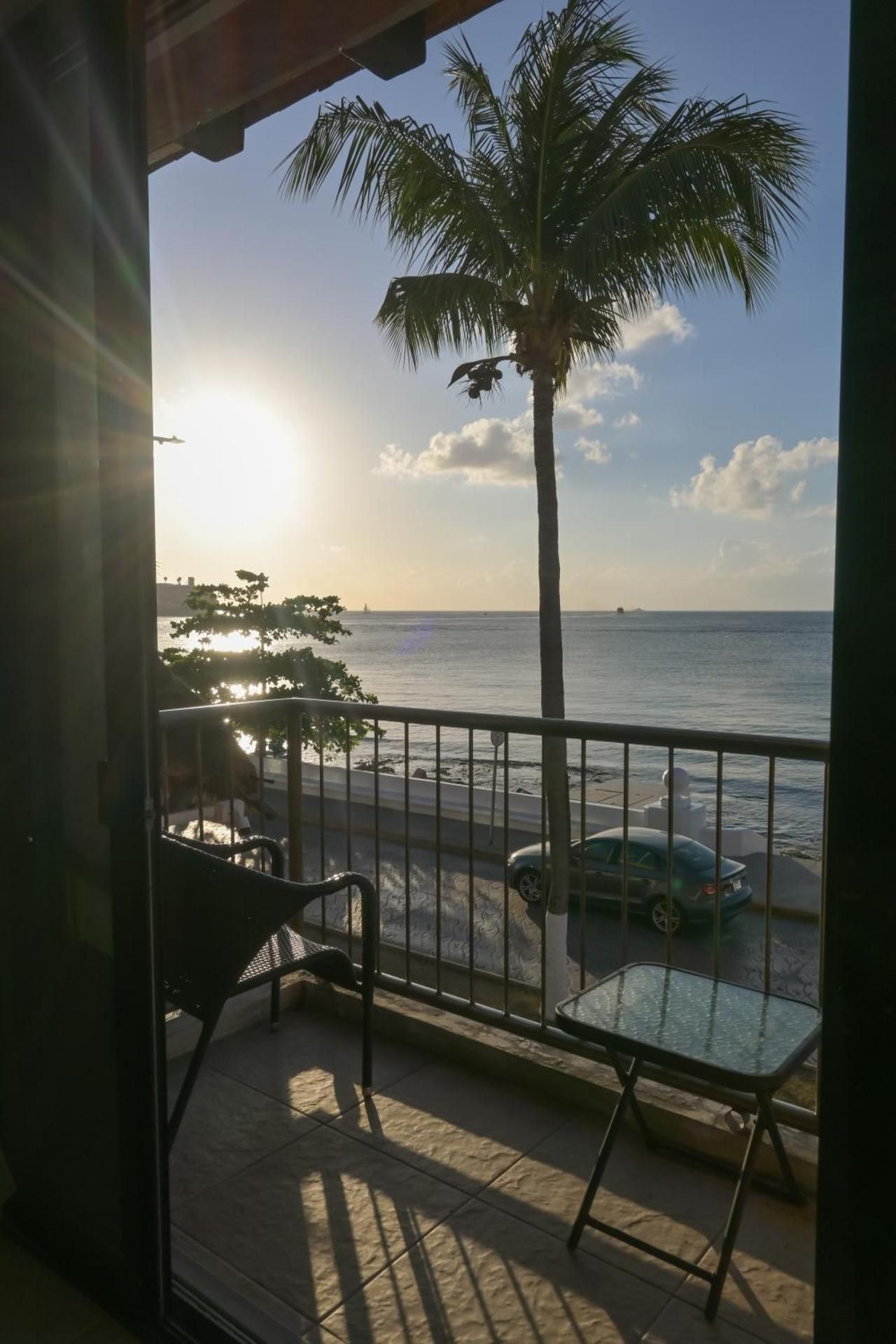 One-Bedroom Apartment with Sea View and Balcony