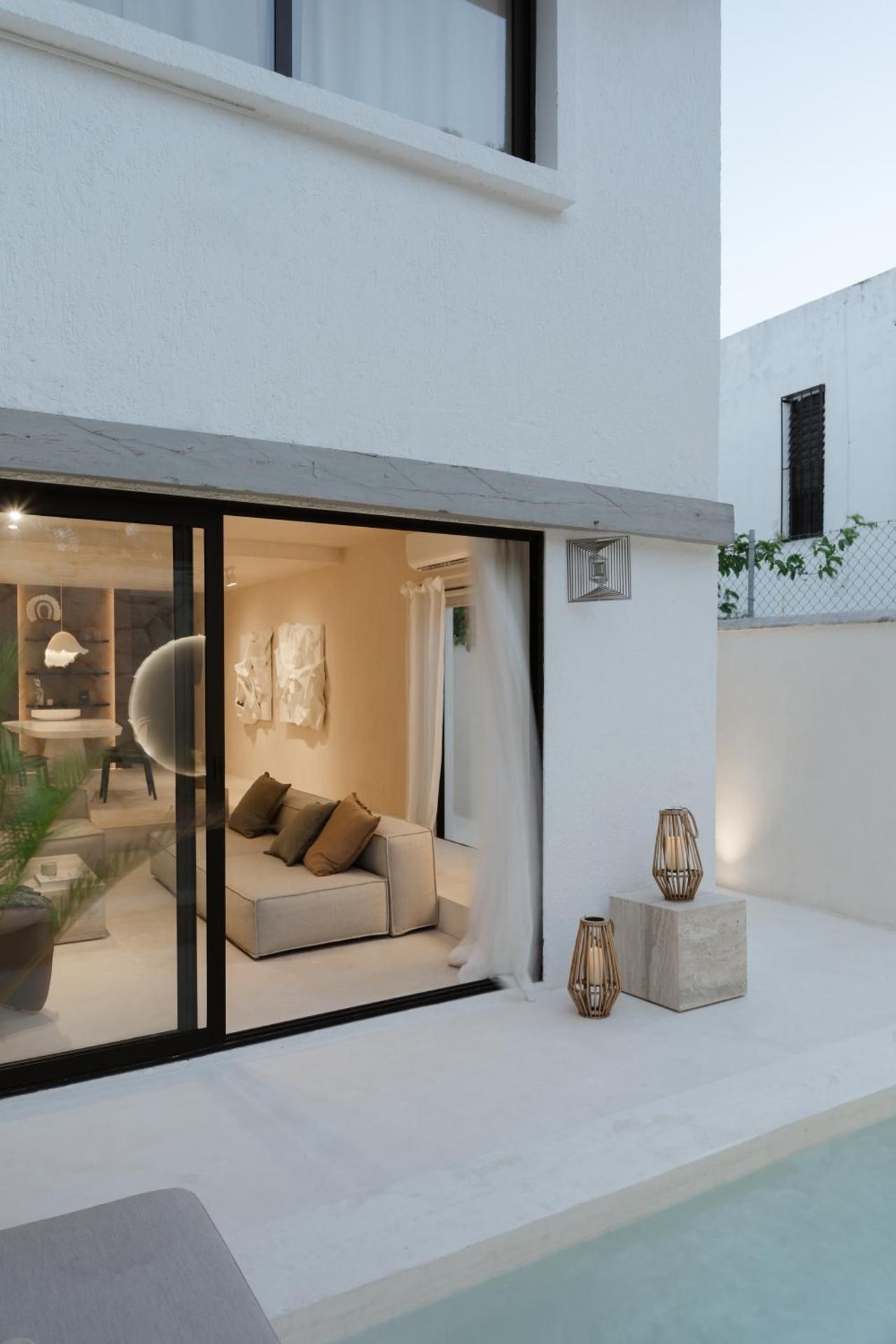 Aesthetic Design Suite Aire with Pool