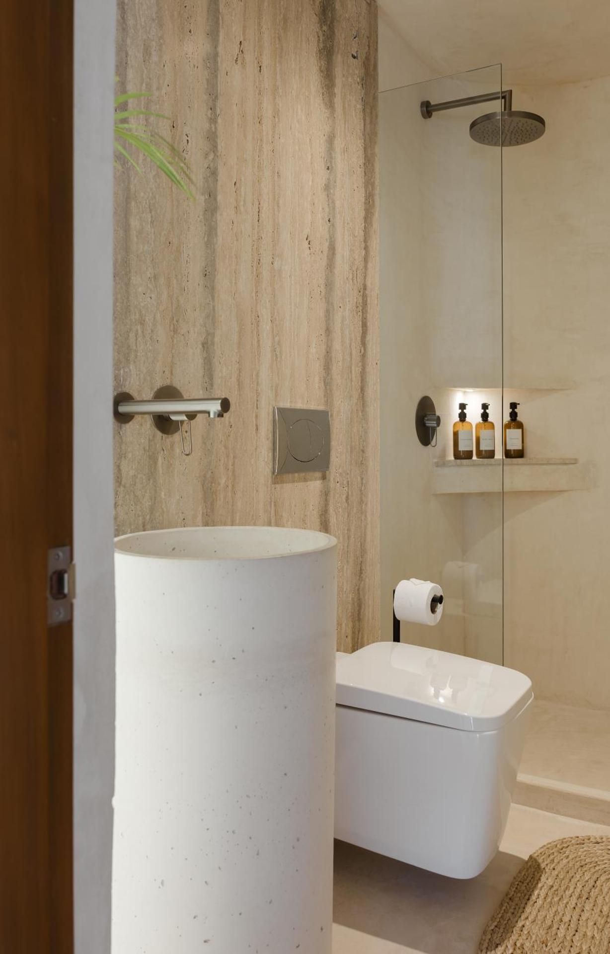 Aesthetic Design Suite Aire with Pool