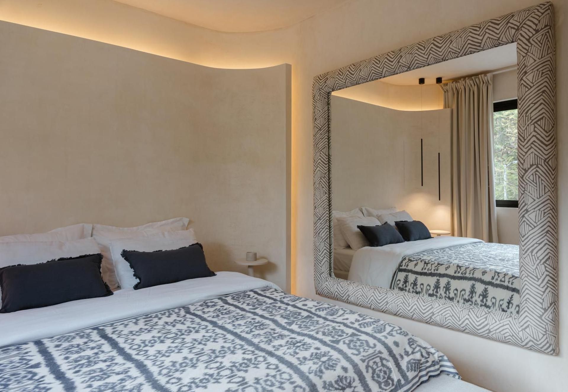 Aesthetic Design Suite Aire with Pool