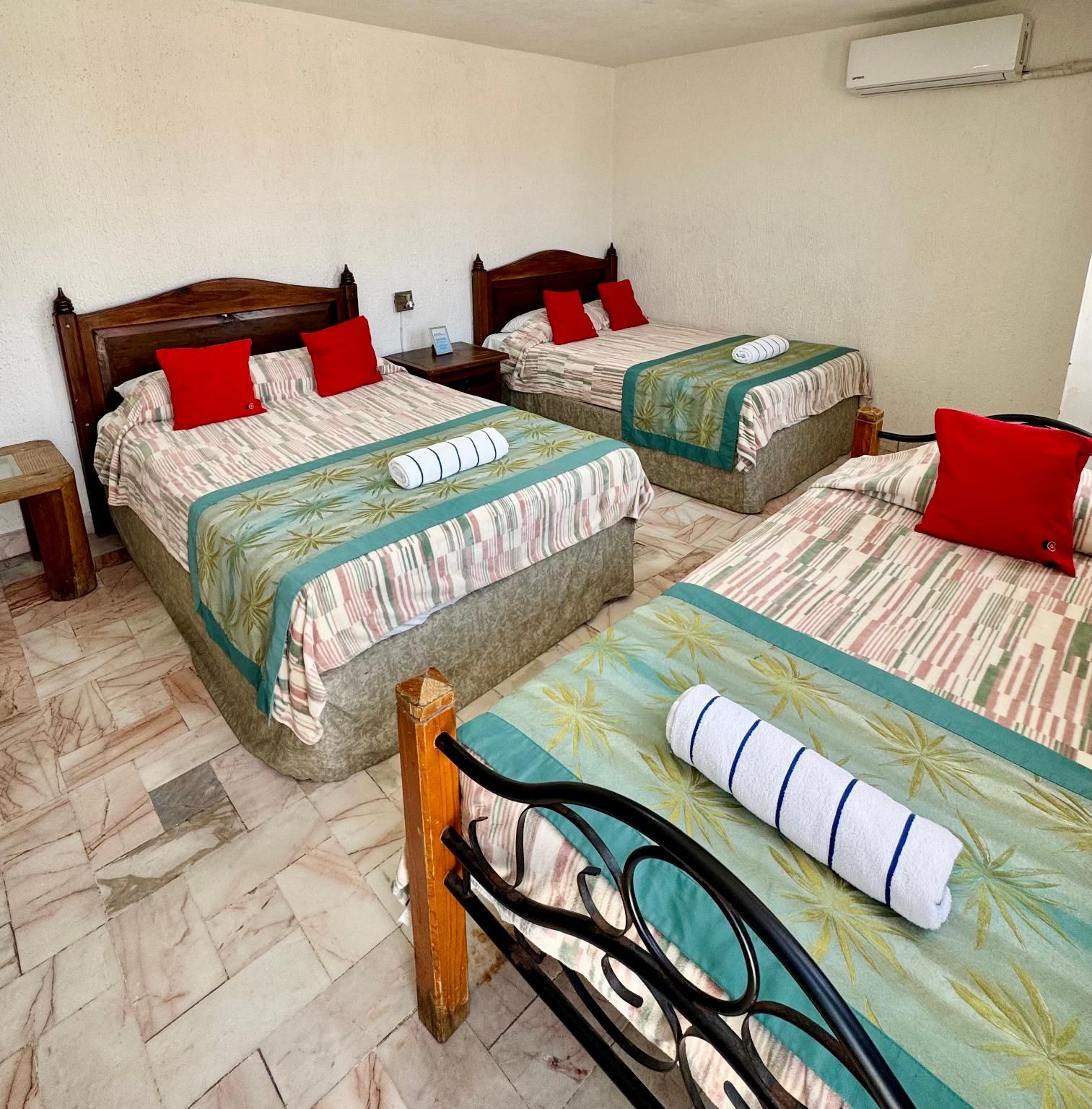 Quintuple Family Suite