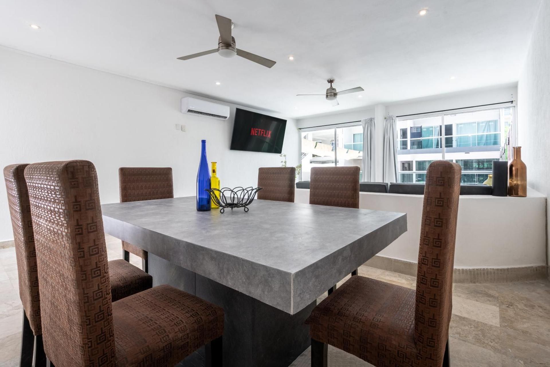 shared lounge/tv area