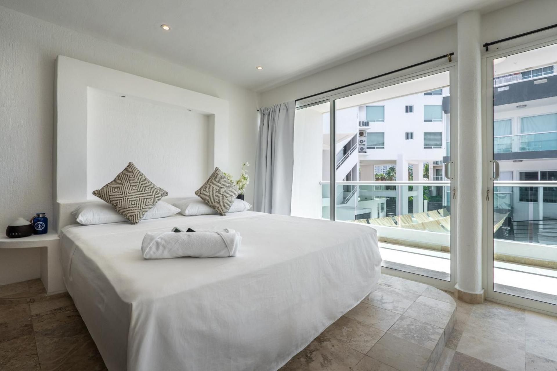 Villas Acapulco Punta Diamante Superior King Room 2