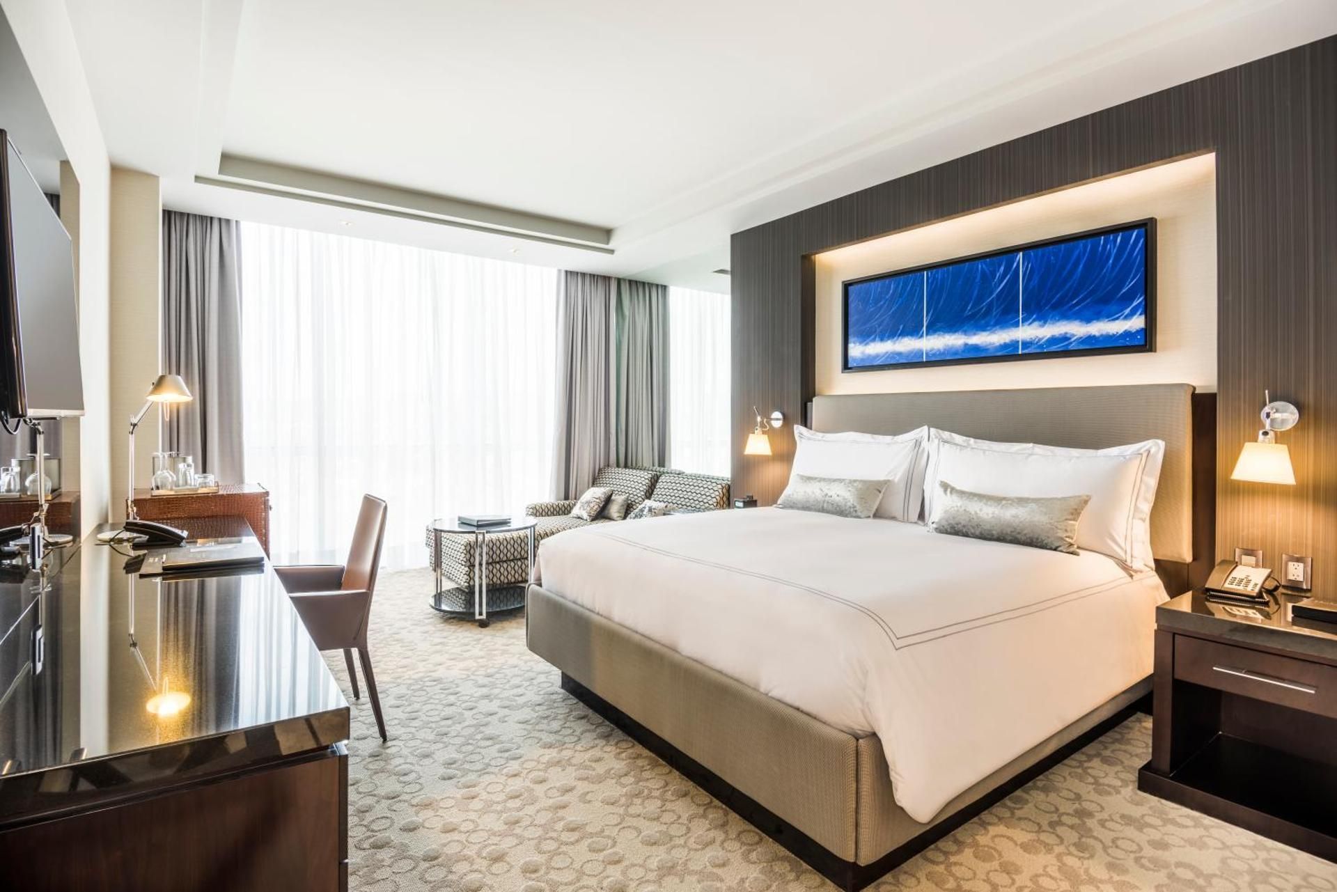 Hyatt Regency San Luis Potosi King Room with Roll-In Shower - Disability Access