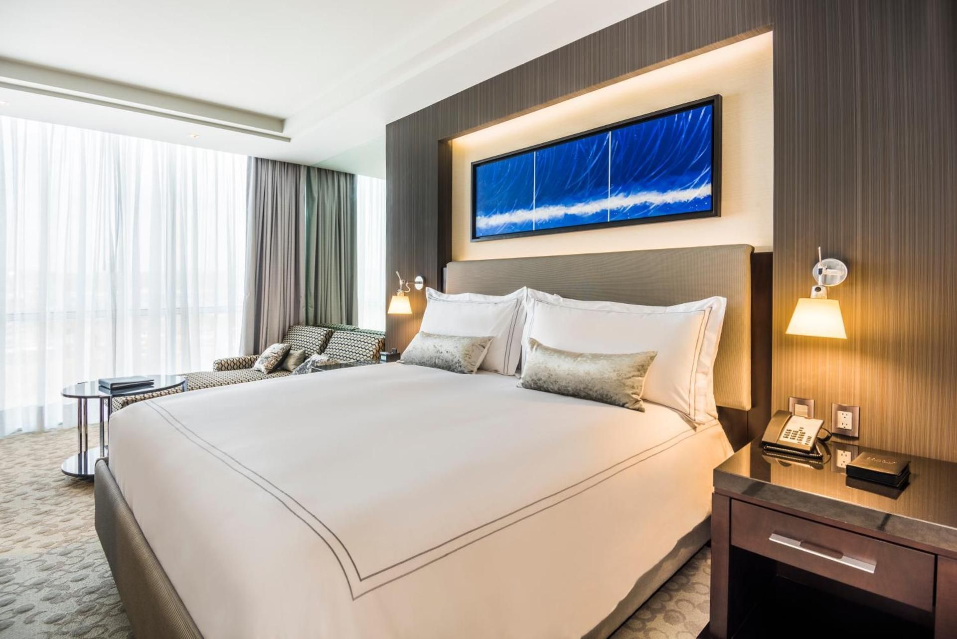 Hyatt Regency San Luis Potosi King Room with Roll-In Shower - Disability Access 3