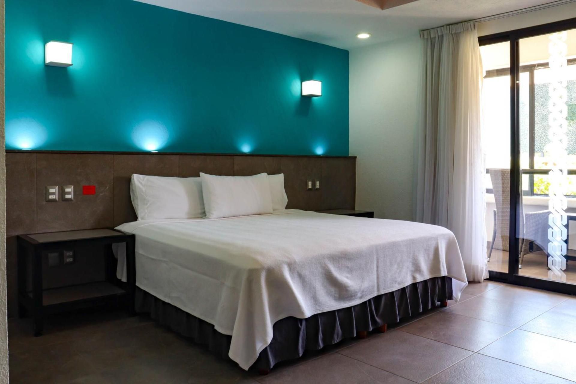 Deluxe King Suite